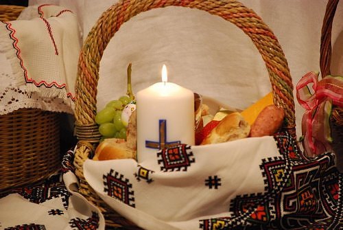 Credincioșii romano-catolici sărbătoresc astăzi Învierea Domnului