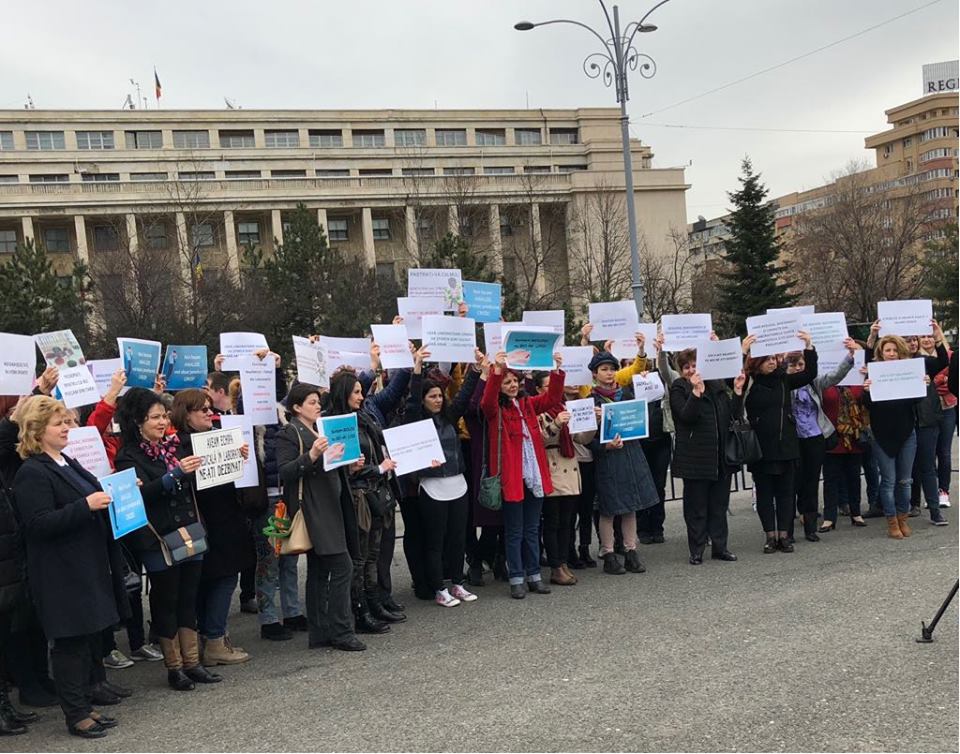 Biochimiştii şi chimiştii din sistemul sanitar continuă să-și ceară drepturile