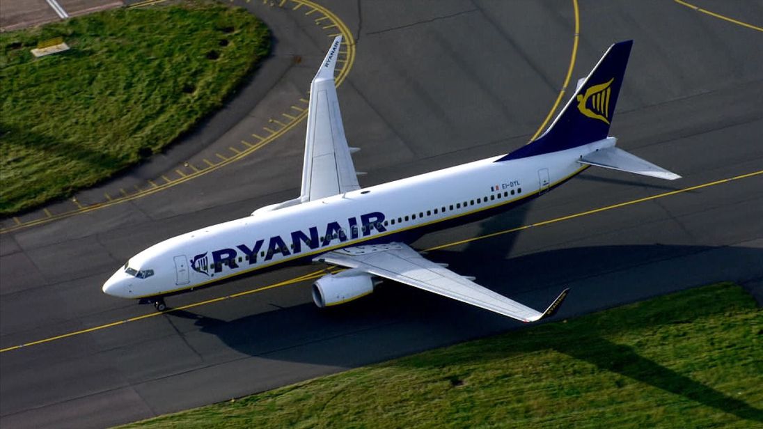 ITALIA: Zeci de români au rămas blocaţi pe Aeroportul Ciampino din Roma