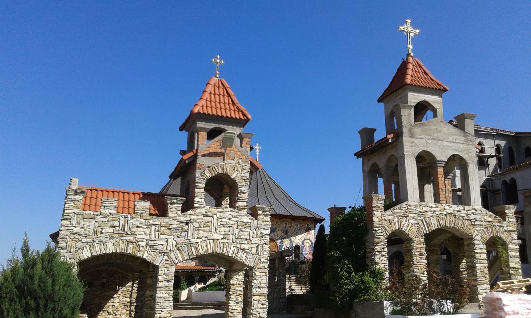Mănăstirea Sfântul Apostol Filip: Turismul ecumenic, practicat de cei care doresc să-și afle pacea sufletului