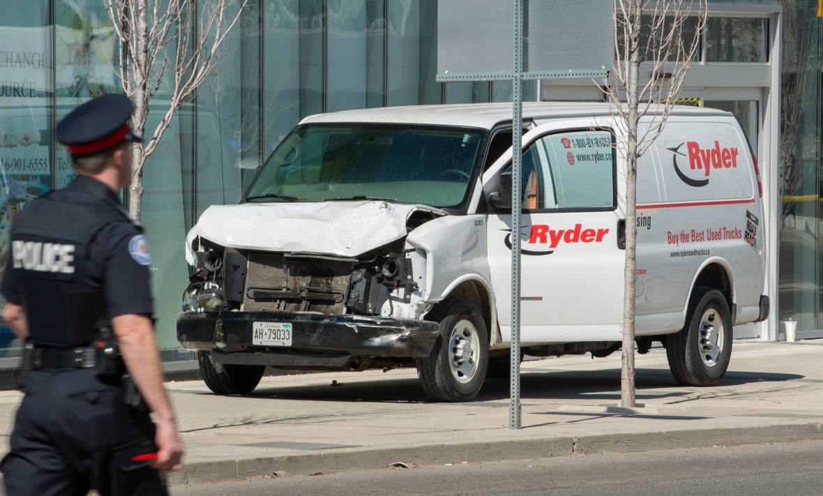 CANADA: Zece morţi, 15 răniţi după ce o camionetă a intrat între pietoni