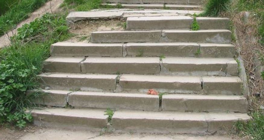 Constănțenii sunt nemulțumiți de modul în care arată drumul spre plaja Modern
