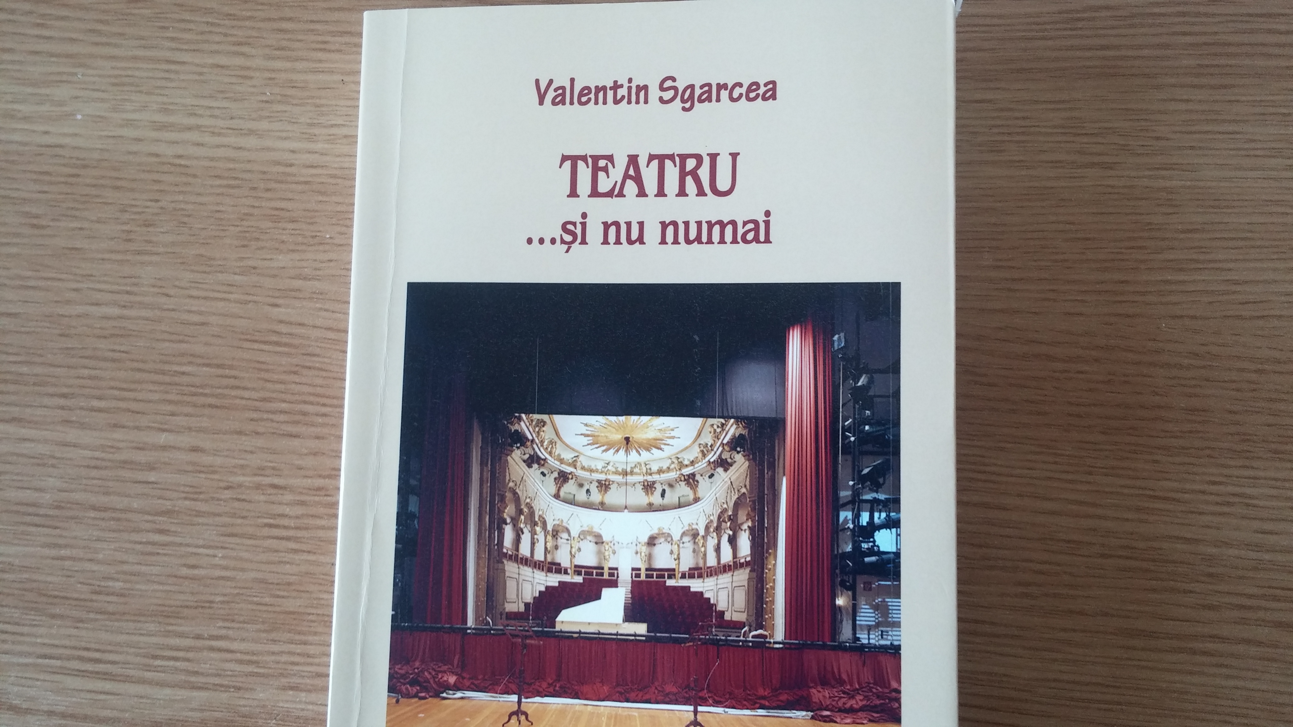 Un cronicar și… sute de spectacole: Valentin Sgarcea