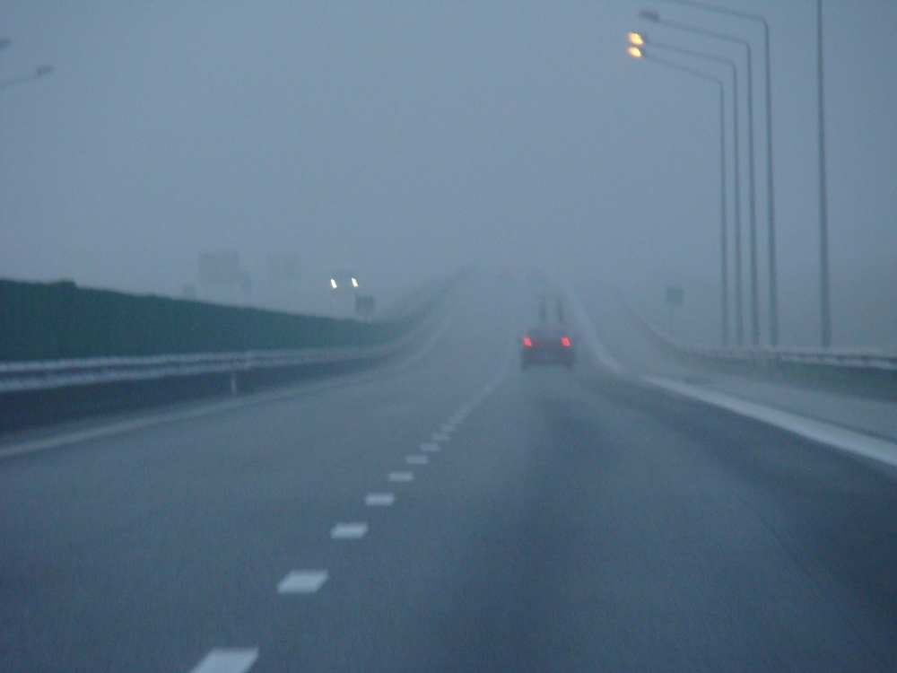 Ceață densă, în această dimineață, pe Autostrada Soarelui