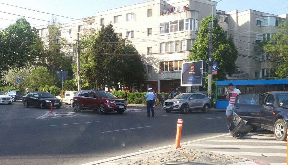 FOTO – CONSTANȚA: Trafic rutier îngreunat din cauza unui accident produs în zona Tomis III