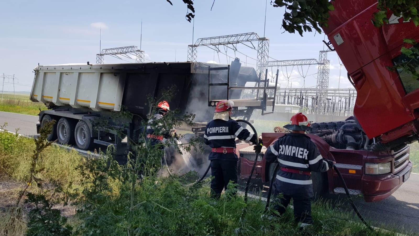 UPDATE: TULCEA. Un TIR a luat FOC