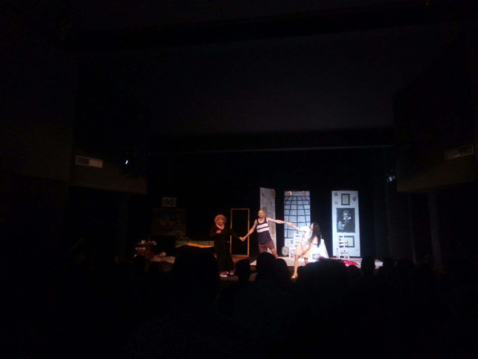 Alegoria singurătății și neputinței, pe scena Teatrului de Stat din Constanța, în comedia amară „Veethoven…, făi!“