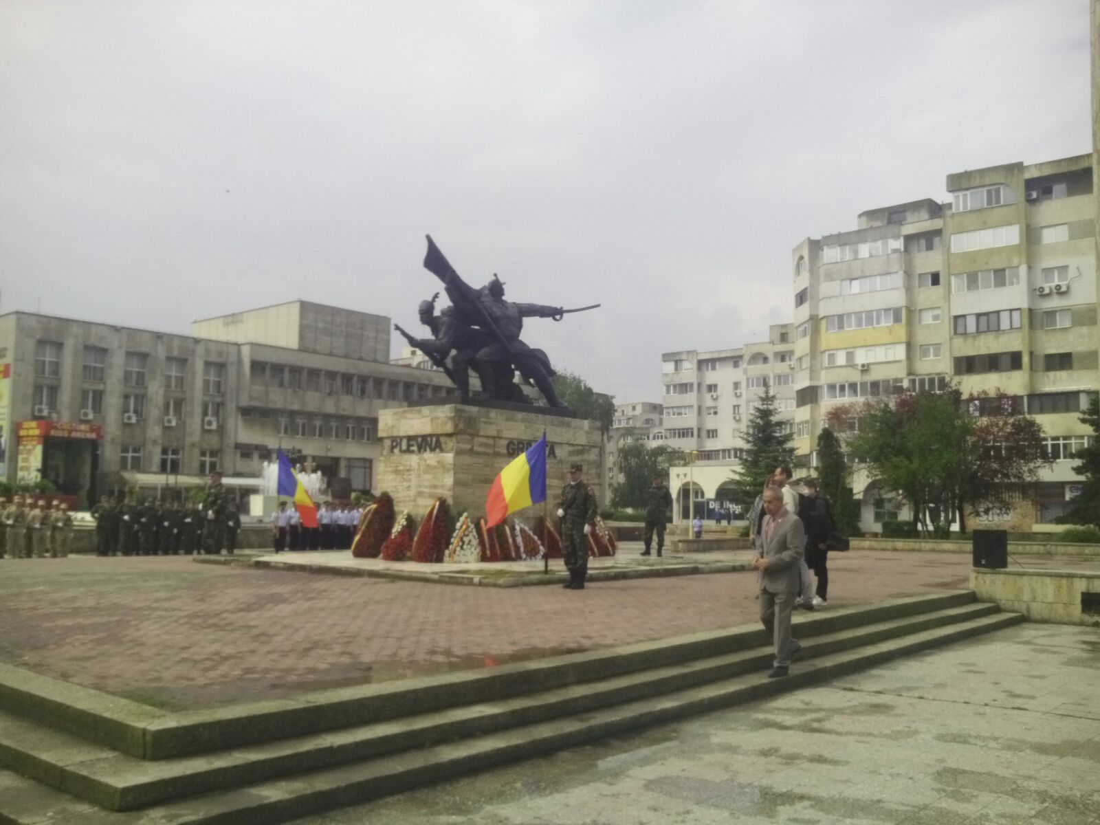 FOTO/VIDEO Constanța: Ceremonie militară și depunere de coroane, la Monumentul Eroilor Independenței României din parcul de la Casa de Cultură