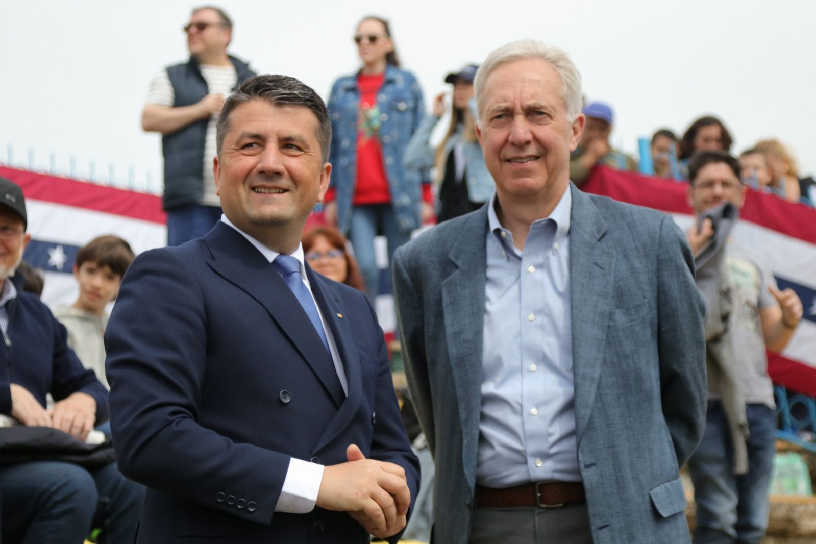 Ambasadorul SUA a ajuns la Constanța pentru a asista la un meci de baseball între naționala României și militarii americani de la „Mihail Kogălniceanu“