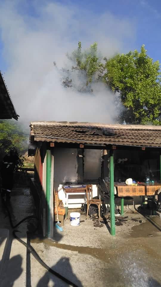 Jud. Tulcea: Două persoane rănite într-un incendiu produs într-o gospodărie din localitatea Alba (foto)