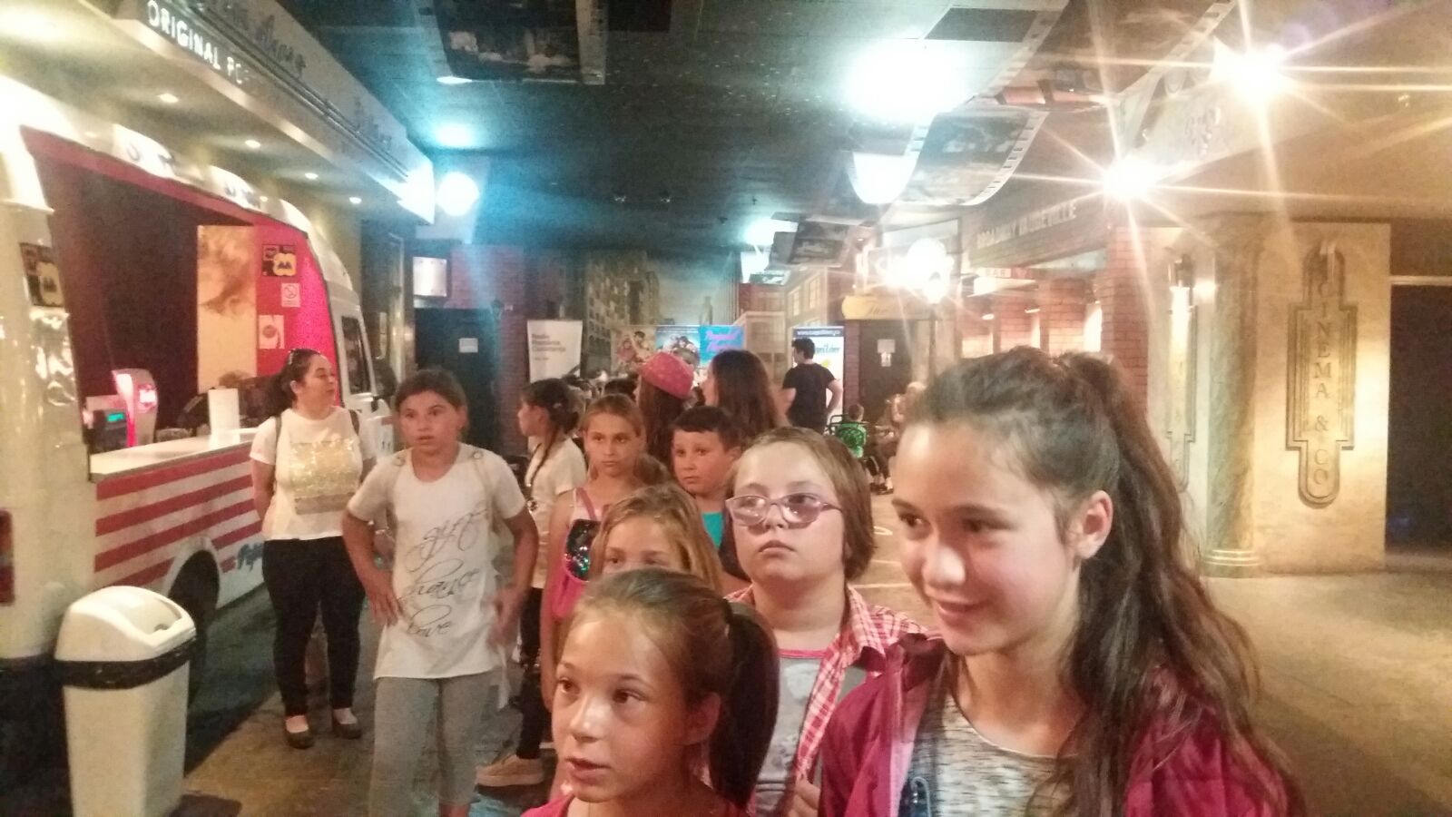 40 de copii din Lumina și Oituz s-au bucurat de magia marelui ecran alături de Radio Constanța!