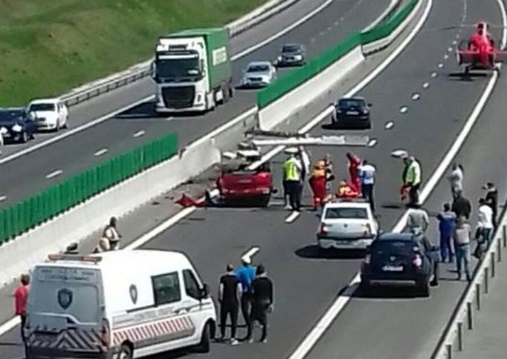 UPDATE – FOTO: Trafic rutier restricţionat pe Autostrada Soarelui după ce o mașină s-a răsturnat
