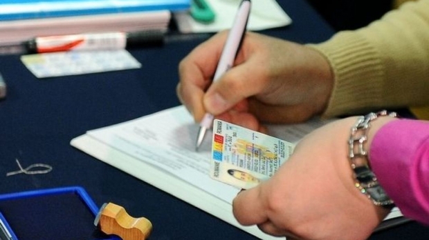 Zeci de oameni trăiesc fără acte de identitate! Un primar din județul Constanța ia atitudine!