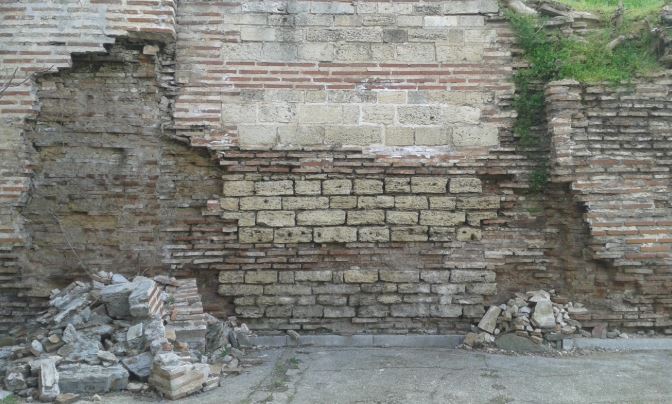CONSTANȚA: S-a semnat contractul de finanţare pentru restaurarea Edificiului Roman cu Mozaic