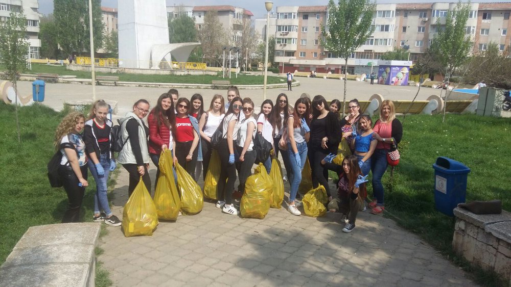 „Curățăm Constanța Noastră“ în cifre: 900 de tone de gunoaie adunate, 200 de pomi plantați, amenzi de 300.000 de lei!