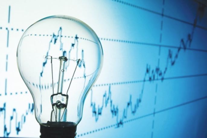 Scade preţul energiei pentru consumatorii casnici
