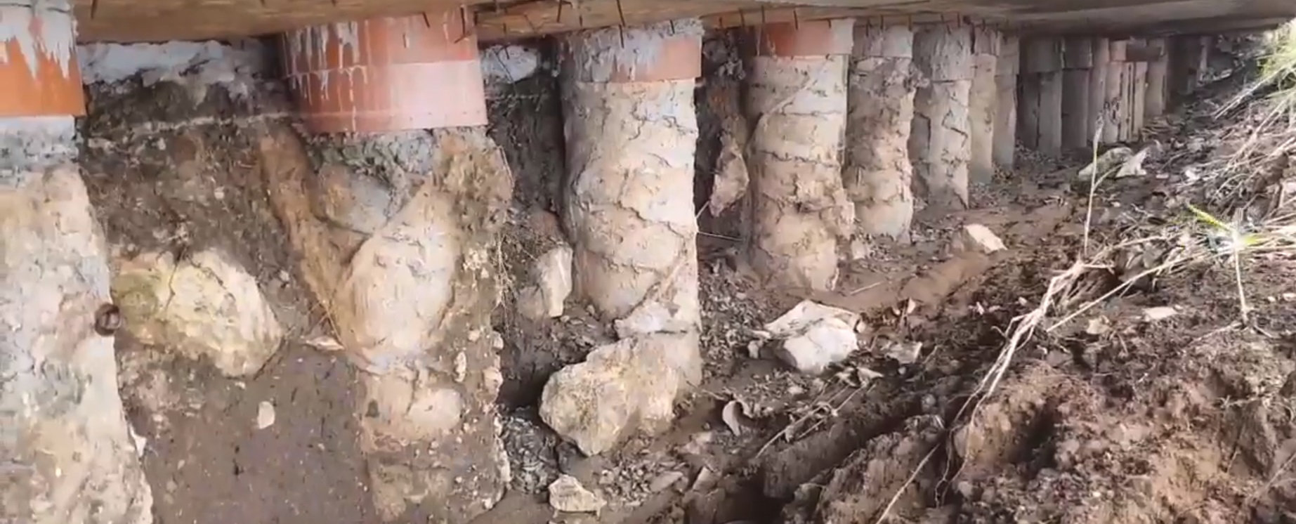 VIDEO – Faleza din Eforie Nord o ia la vale în urma ploilor torențiale din ultimele zile! Autoritățile caută soluții!