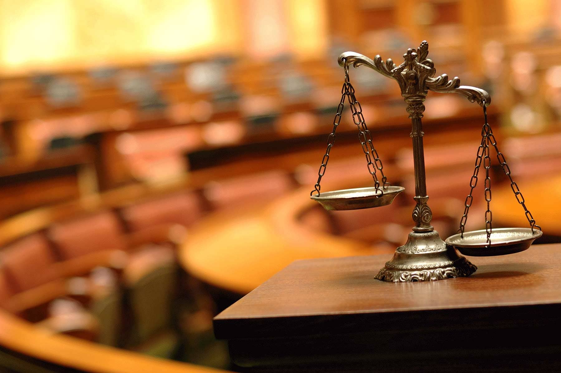 Parlament: Comisia specială pe legile Justiţiei începe marţi dezbaterile pe modificările la Codurile penale