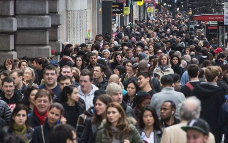 Românii, a doua cea mai numeroasă comunitate non-britanică din Regatul Unit
