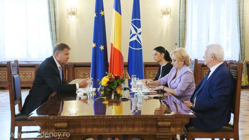 Iohannis, în urma consultărilor cu premierul: „E obligatoriu ca politica externă să se facă numai în interesul României“