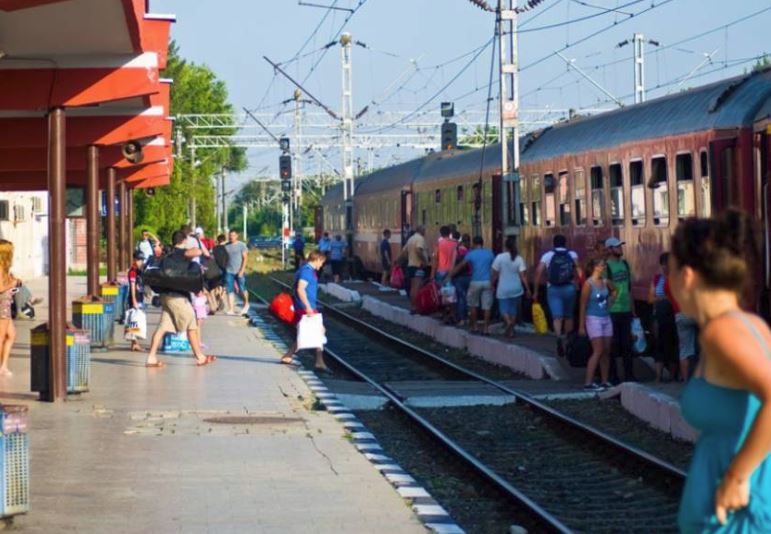 CONSTANȚA: CFR Călători anunţă suplimentarea trenurilor spre litoral şi Valea Prahovei