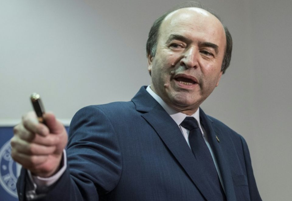 Toader anunţă o ordonanţă de urgenţă pentru ca cei condamnaţi să poată depune contestaţii în anulare