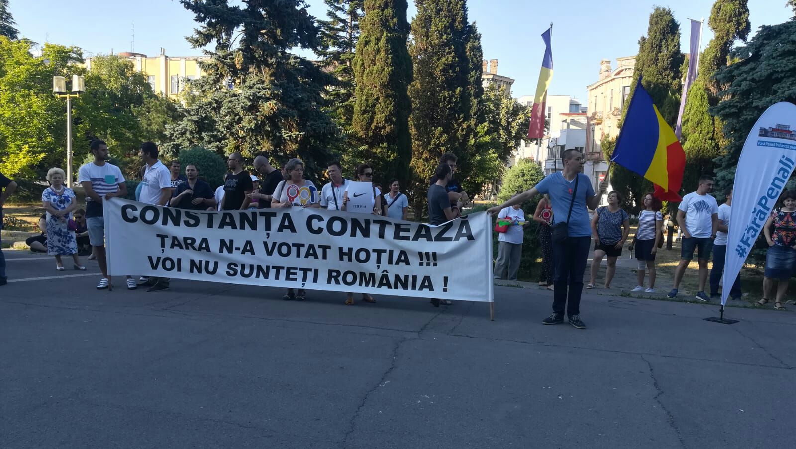 FOTO: Protest în fața Prefecturii Constanța în urma modificării Codului de Procedură Penală