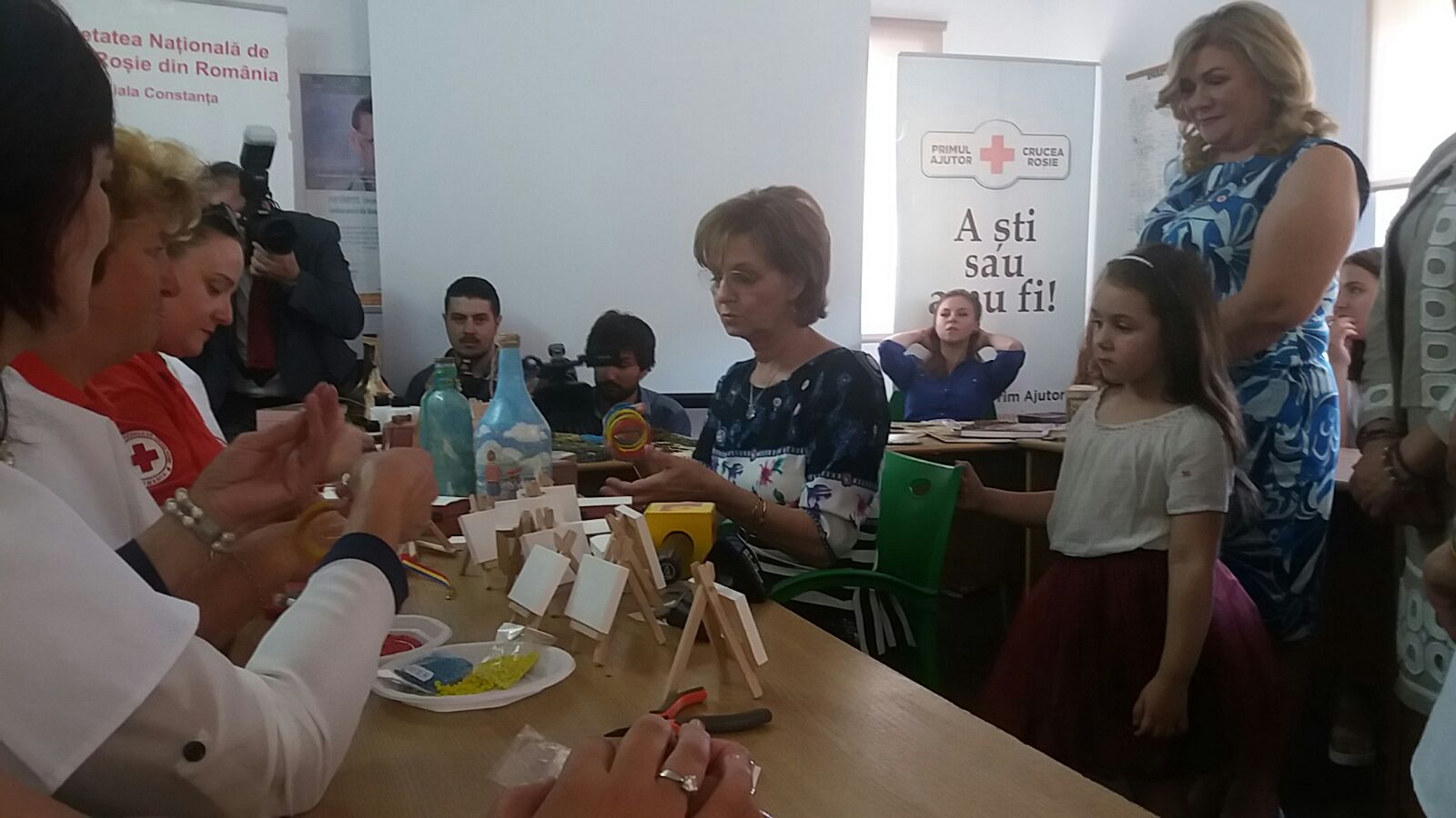 FOTO: Majestatea Sa Margareta a lucrat alături de voluntarii Crucii Roșii Constanța