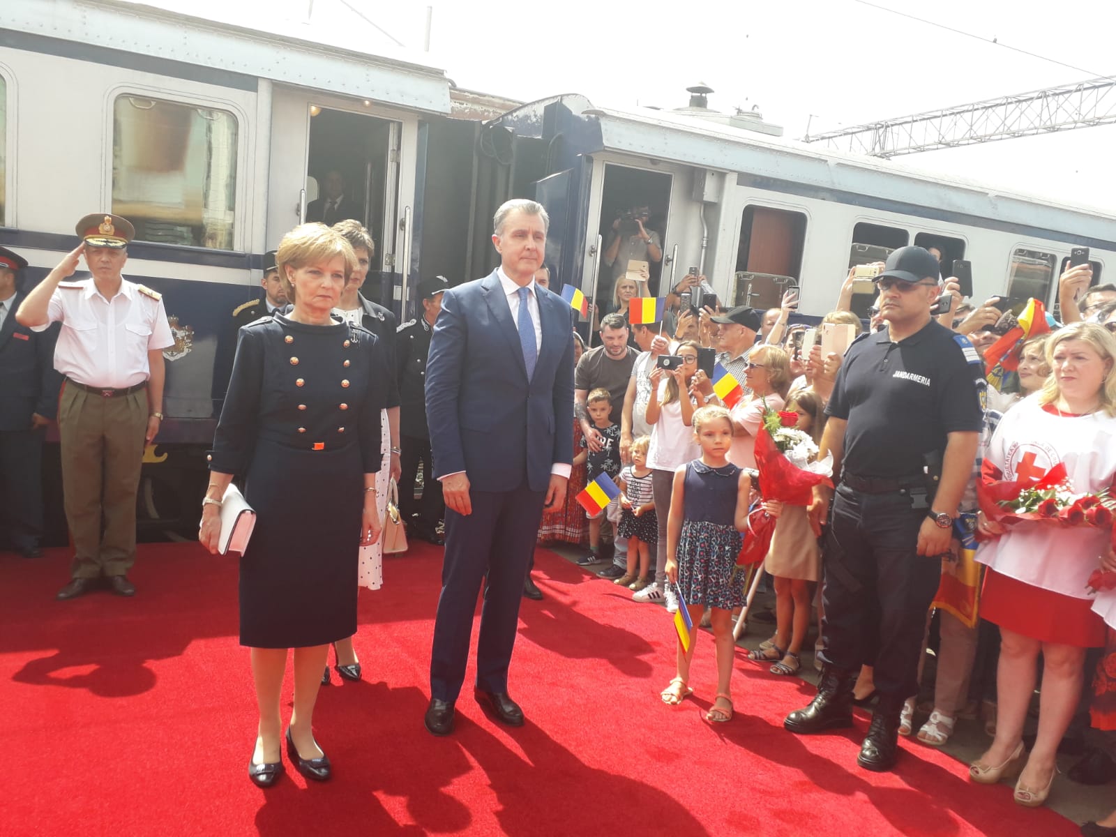 FOTO – Trenul Regal, în Gara Constanţa: Custodele Coroanei Române, în vizită la Crucea Roşie Constanţa