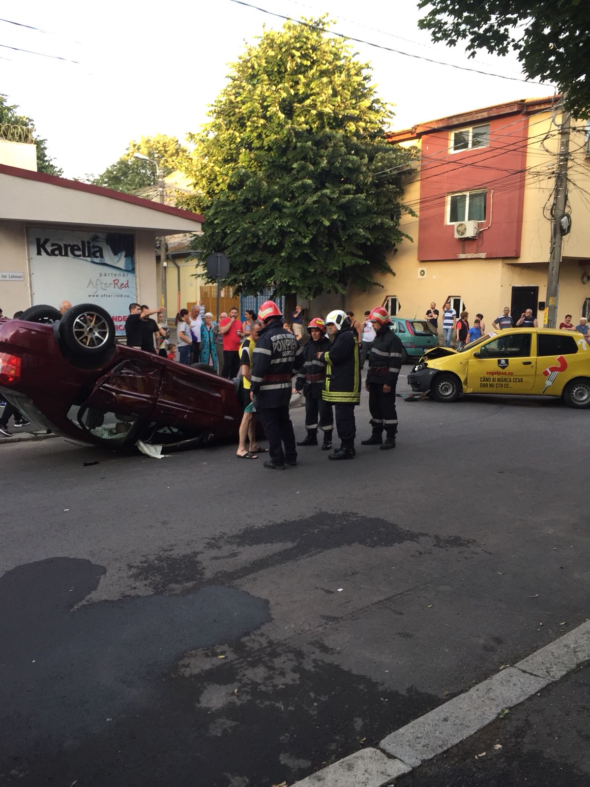 FOTO – CONSTANȚA: O mașină s-a răsturnat în urma unui accident rutier