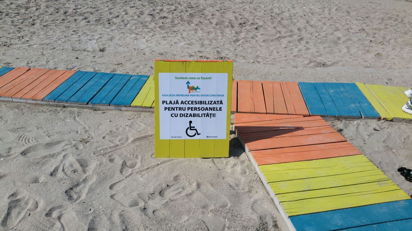 Sâmbătă se deschide, în Mamaia, plaja  accesibilizată pentru persoanele cu dizabilităţi