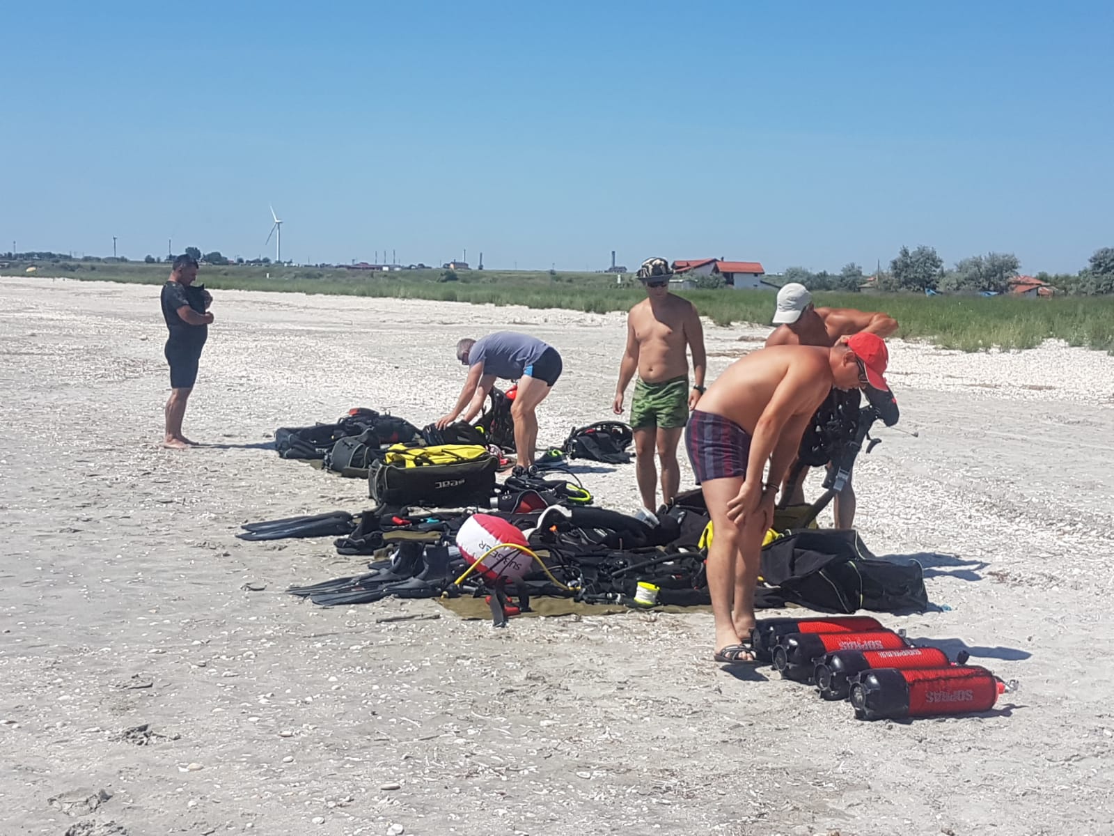 CORBU: Tânăr dispărut în mare. Acesta este căutat de scafandri
