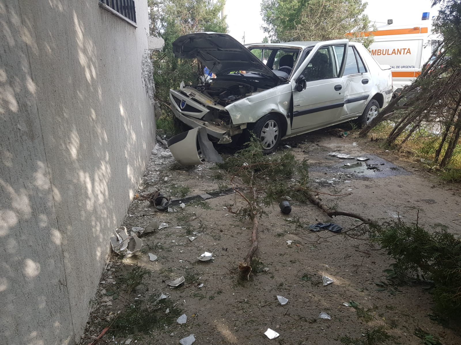 Accident TERIBIL în Constanța. A intrat cu mașina în BLOC