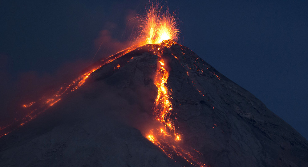 VIDEO: Erupție a vulcanului Fuego. Cel puţin 25 de persoane au fost ucise