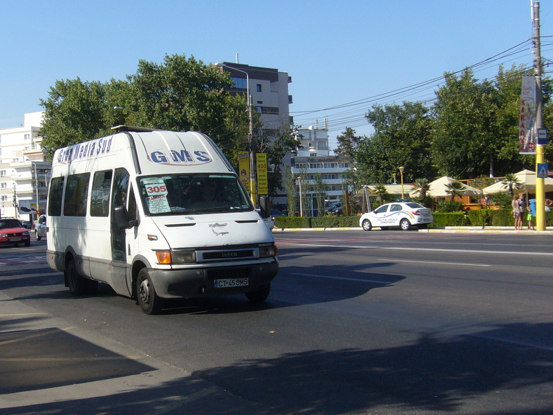 Microbuzele maxi-taxi, scoase la vânzare de ANAF