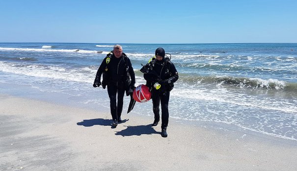 Căutări sistate pe plaja de la Corbu, unde un adolescent de 14 ani a fost înghițit de ape