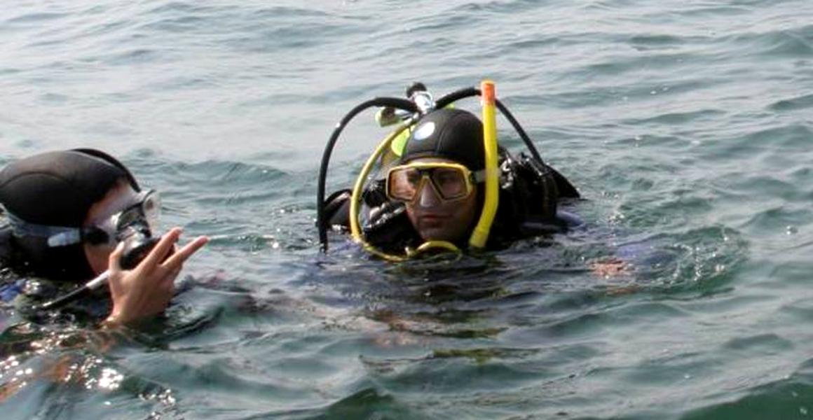 Un adolescent dispărut în mare este căutat de 25 de scafandri ISU