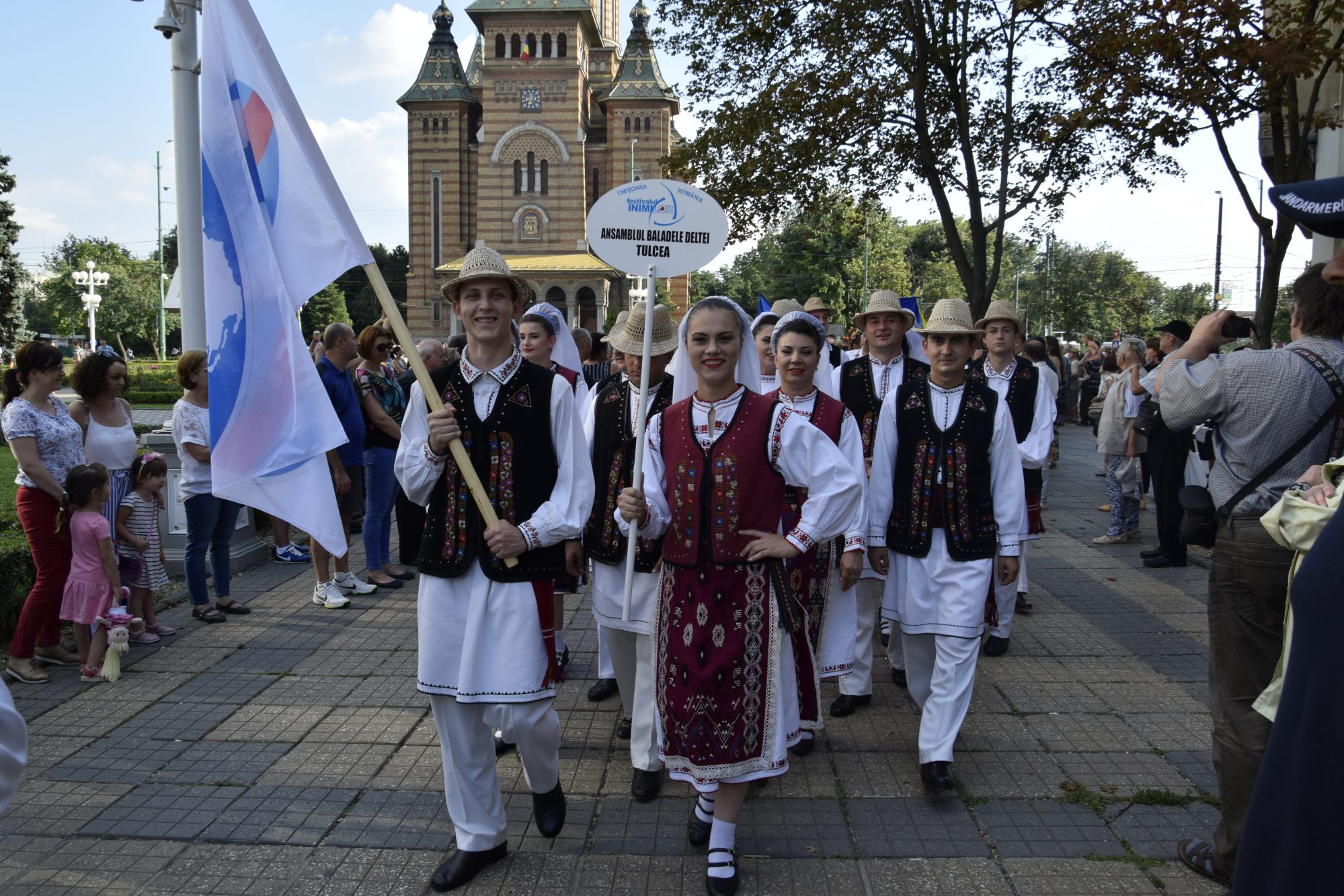 Ansamblul „Baladele Deltei“ cucerește inimi în Banat