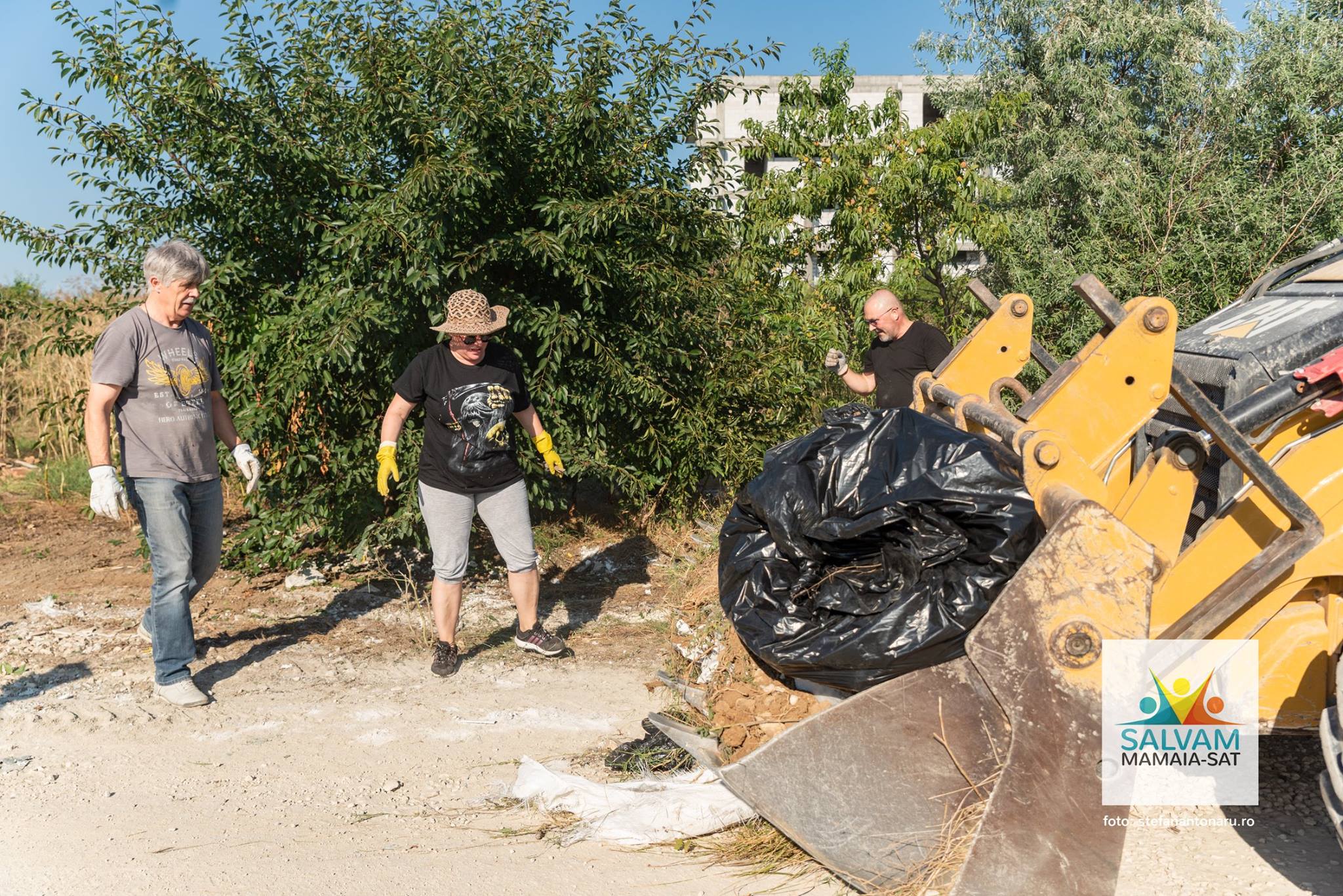 Comunitatea se mobilizează pentru a scoate Mamaia Sat de sub gunoaie