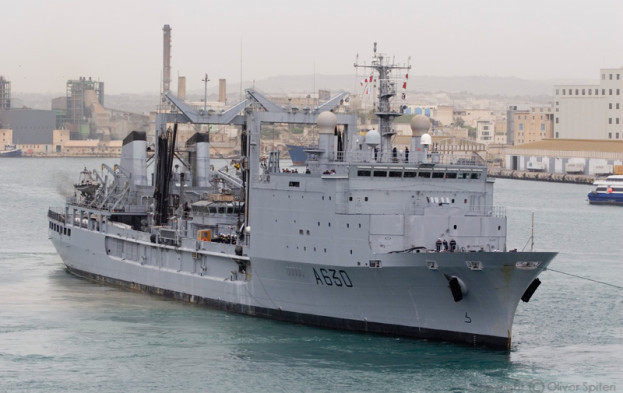 O navă militară franceză acostează în Portul Constanţa