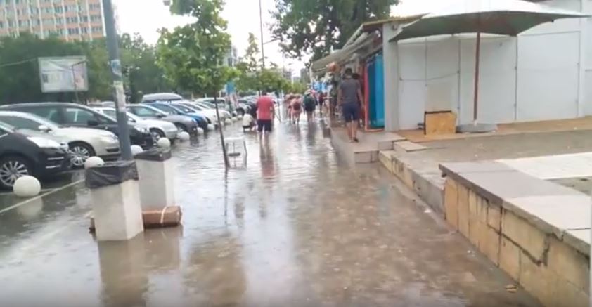 VIDEO: Mamaia, lacustră și inundată