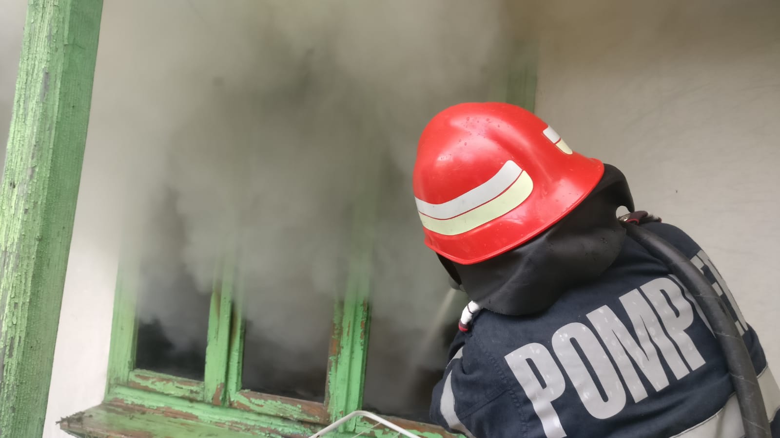 TULCEA/FOTO: Locuință distrusă de un incendiu