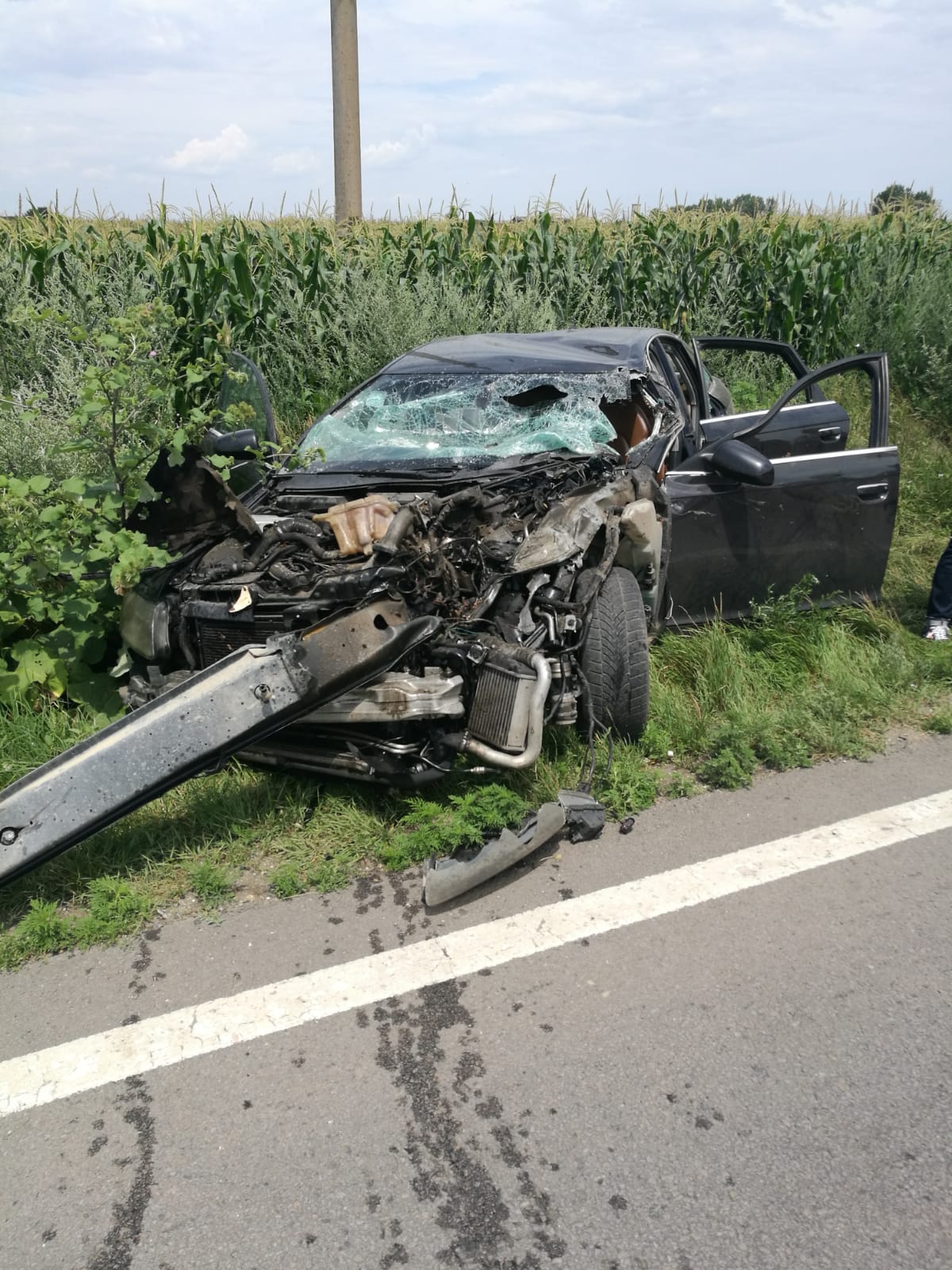 Accident la Valu lui Traian! Doi oameni au fost răniți