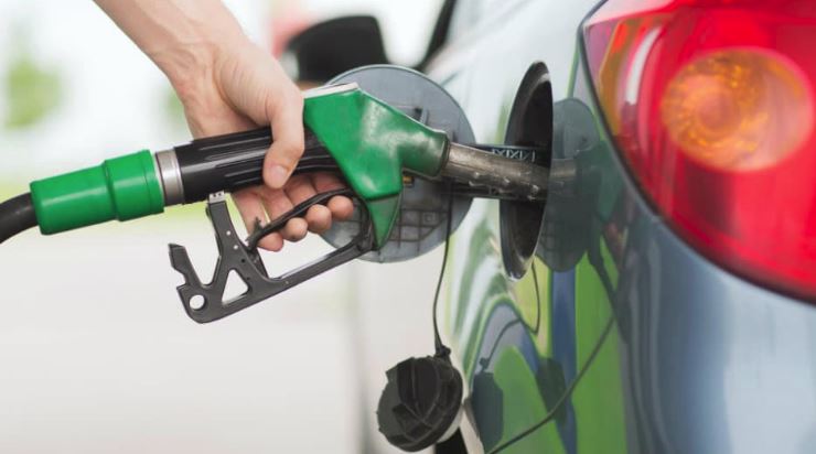 Guvernul analizează astăzi ordonanţa care va prelungi compensarea preţului carburanţilor