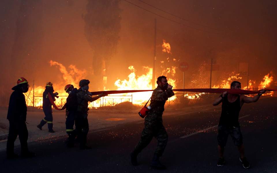 Stare de urgență în GRECIA: Peste 50 morţi şi 104 răniţi în incendii