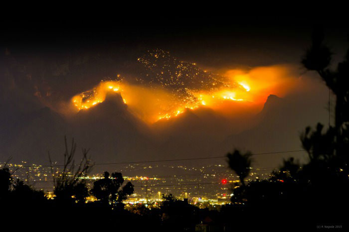 Atenţionare de călătorie pentru Grecia din cauza incendiilor de vegetaţie