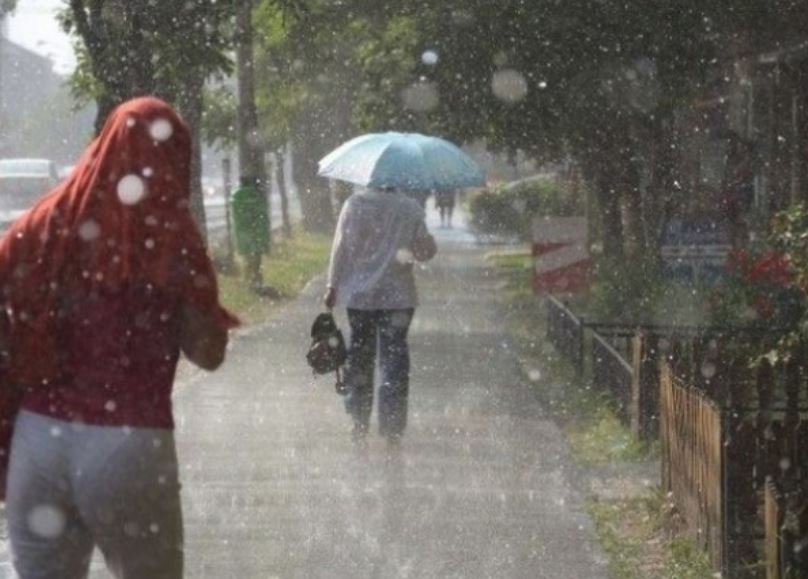 CONSTANȚA și TULCEA: Mai multe localități se află sub COD PORTOCALIU de ploi torențiale și vijelii