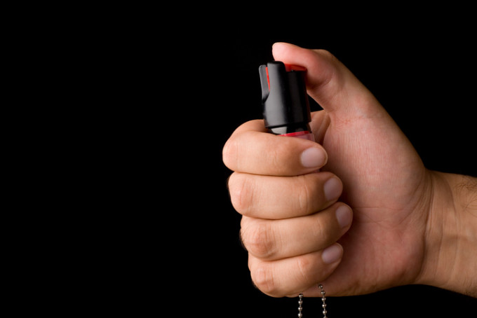 Tâlhărie în Satul de Vacanță | Turistă atacată cu un spray lacrimogen de către un puști care i-a furat telefonul