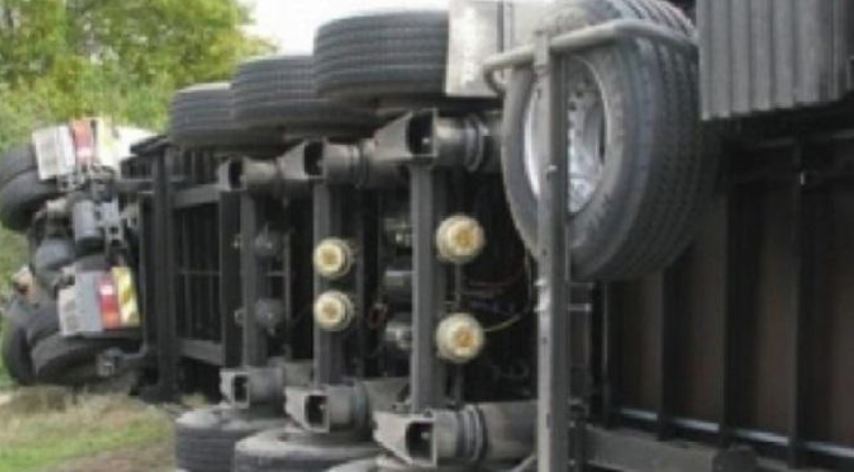 Judeţul Călăraşi – Trafic OPRIT pe DN 3: Accident rutier produs între un TIR și o autocisternă încărcată cu gaz petrolier