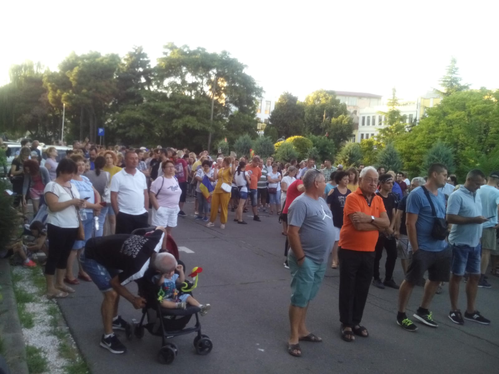 FOTO: Sute de oameni protestează pe străzile Constanței